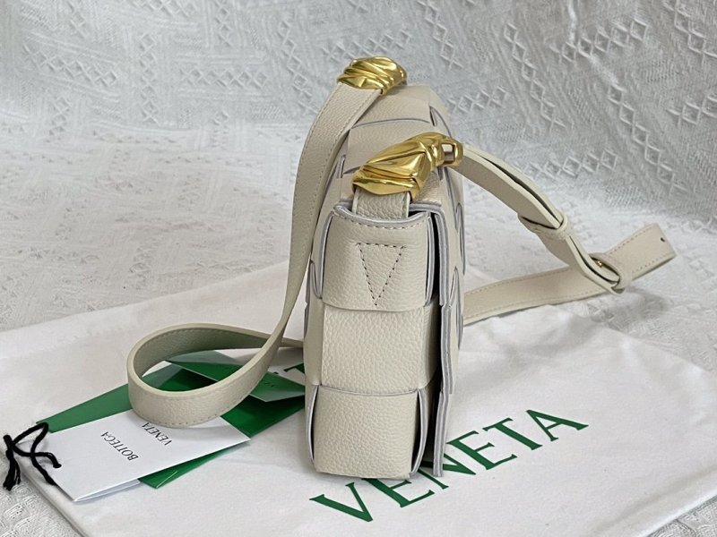 Bottega Veneta Cassette White, For Women, Women’s Bags 9.1in/23cm 666870V17H19009