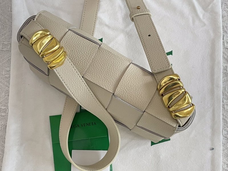 Bottega Veneta Cassette White, For Women, Women’s Bags 9.1in/23cm 666870V17H19009