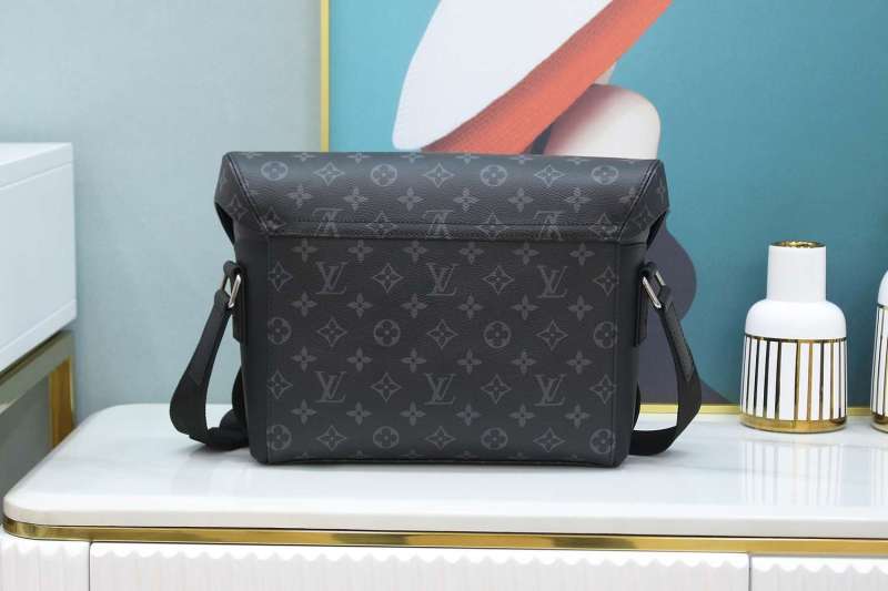 Louis Vuitton Messenger PM Voyager Bag Black For Women 33cm / 12.6in M40511