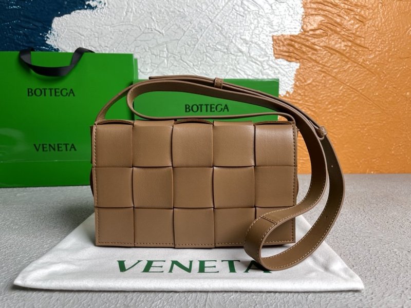 Bottega Veneta Cassette Acorn, For Women, Women’s Bags 9.1in/23cm 578004VMAY17745