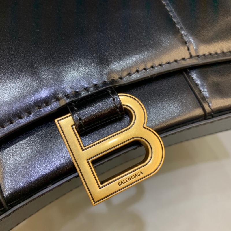 Balenciaga Hourglass Wallet On Chain in Black, For Women, Women’s Bags 7.6in/19cm 6560501QJ4M1000