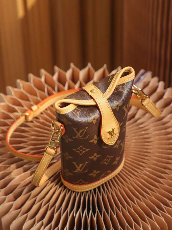 Louis Vuitton Fold Me Pouch Brown For Women 18cm / 7.1in M80874