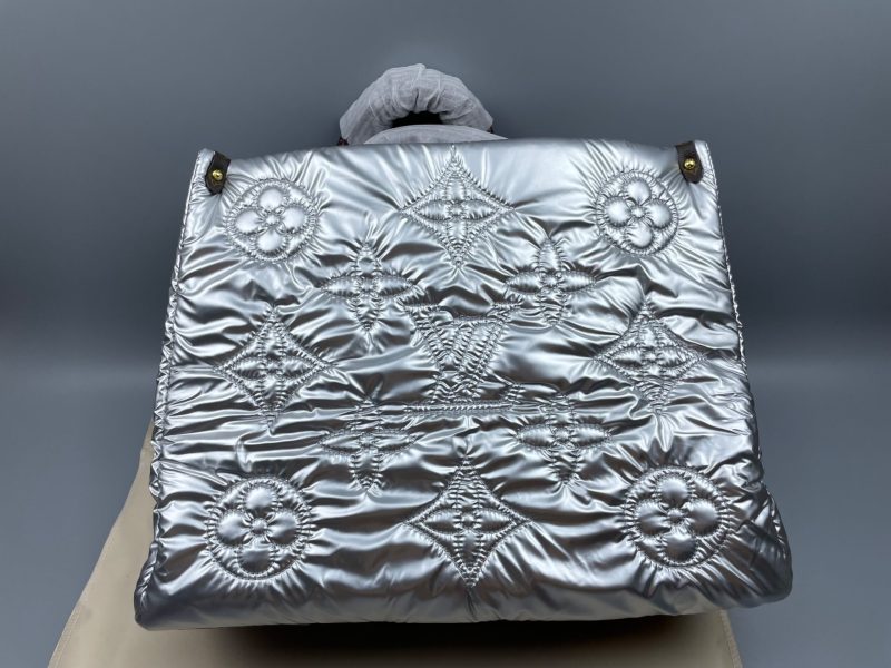 Louis Vuitton Pillow Onthego GM Gold For Women 16.1in/41cm LV M21053
