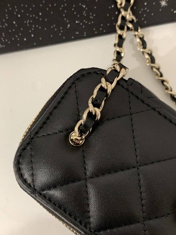 Chanel Vanity With Chain Mini Black For Women 4.3 in / 11 cm