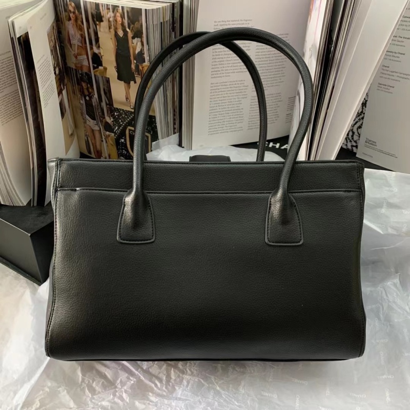 Chanel Caviar Cerf Black For Women 14.1in/36cm