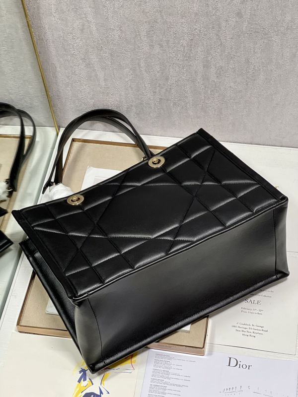 Dior Medium Dior Essential Tote Bag Black For Women 14.7in/37cm M8721OZVJ_M900