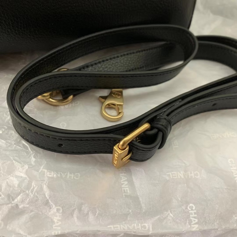 Chanel Caviar Cerf Black For Women 14.1in/36cm