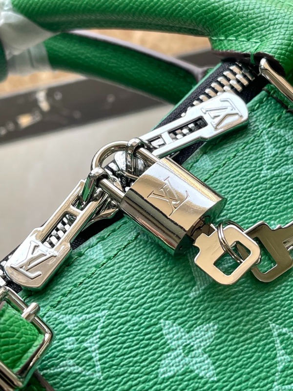 Louis Vuitton Keepall Bandouliere 45 Green 17.7in/45cm M31046