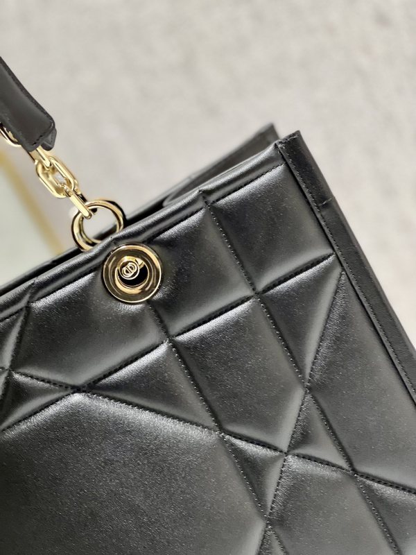 Dior Medium Dior Essential Tote Bag Black For Women 14.7in/37cm M8721OZVJ_M900