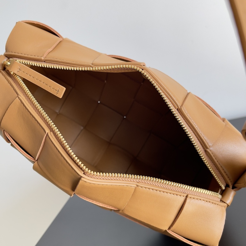 Bottega Veneta Brick Cassette Light Brown For Women‎ 11in/28cm
