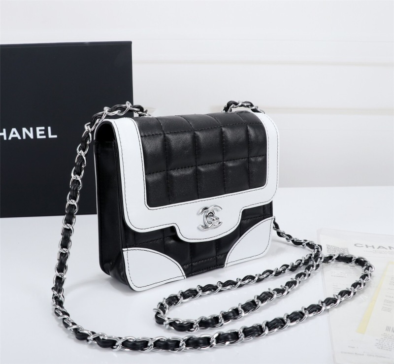 Chanel 19 Handbag 7in/18cm Black/White For Women