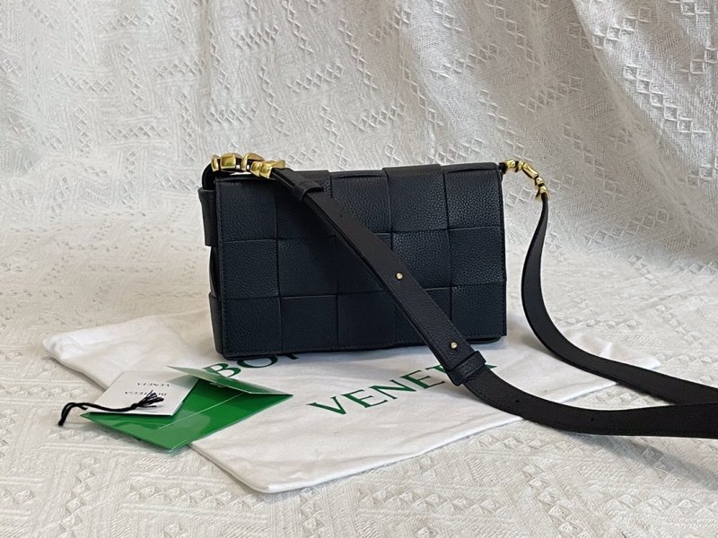 Bottega Veneta Cassette Black, For Women, Women’s Bags 9.1in/23cm 666870V17H18425