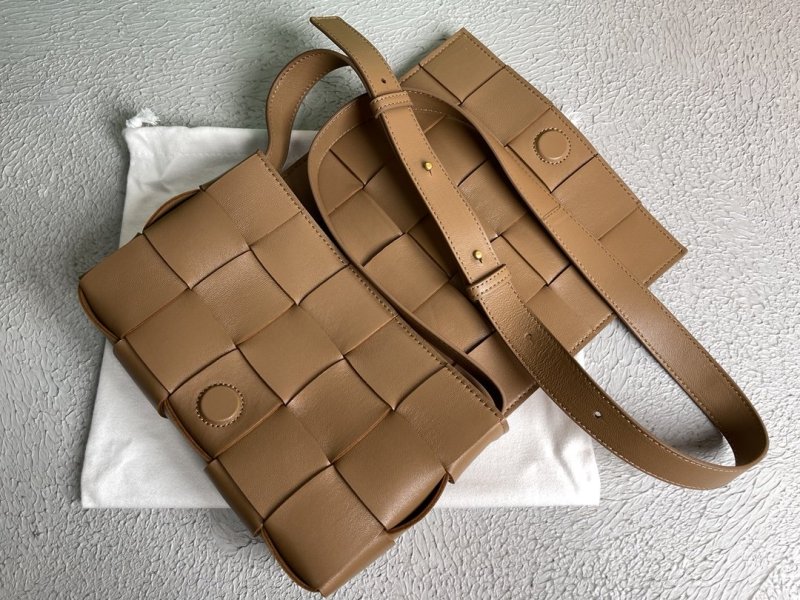 Bottega Veneta Cassette Acorn, For Women, Women’s Bags 9.1in/23cm 578004VMAY17745
