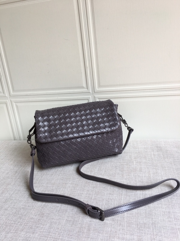 Bottega Veneta Classic Intrecciato Dark Brown, For Women, Women’s Bags 8.9in/22.5cm