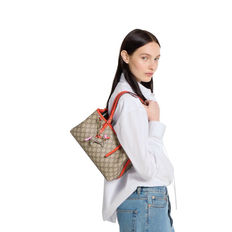Gucci GG Emblem medium tote bag