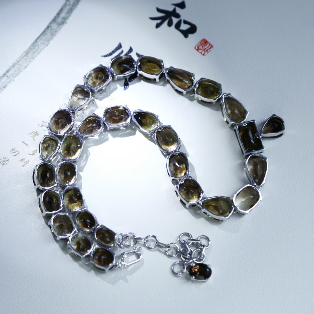 Natural cut silver inlaid luxurious design smoky quartz adjustable necklace, exhibition return fashion neck accessory
