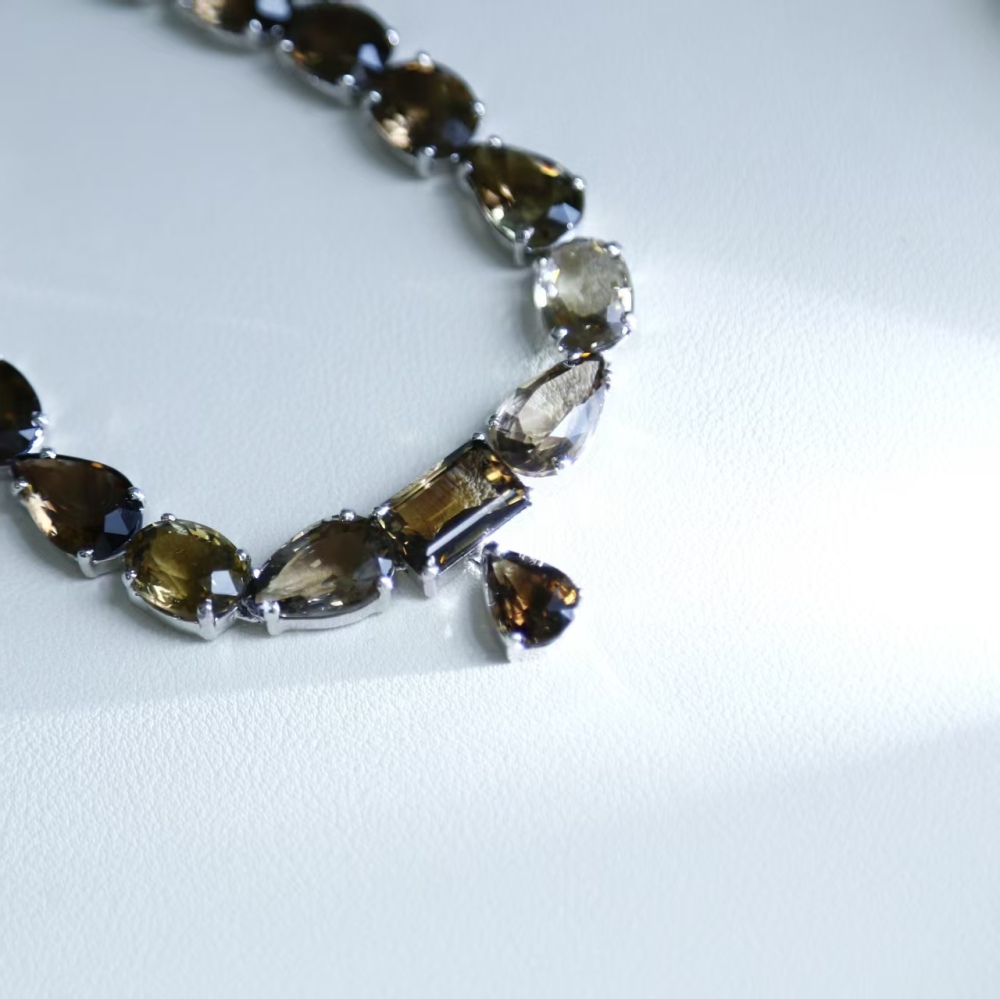 Natural cut silver inlaid luxurious design smoky quartz adjustable necklace, exhibition return fashion neck accessory
