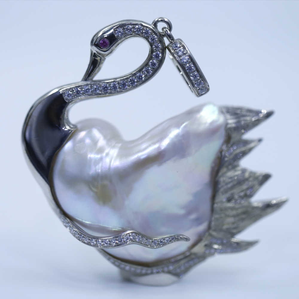 Freshwater rare, super-large dot white, pinkish, nuclear-free Baroque heavy industry Swan collection pearl pendant
