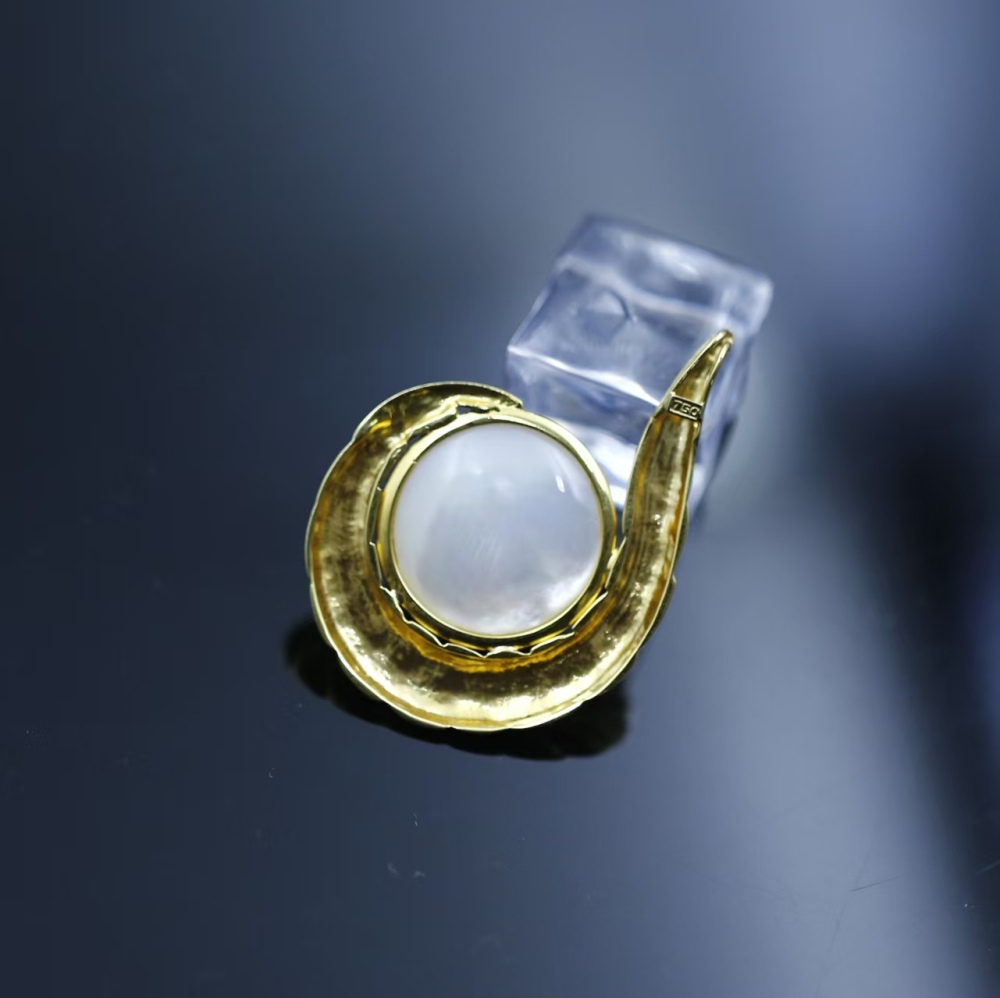 20mm strong mirror finish, 18K thick gold inlaid Amami Oshima Sea Water Horse pearl pendant, elegant women's neck accessory