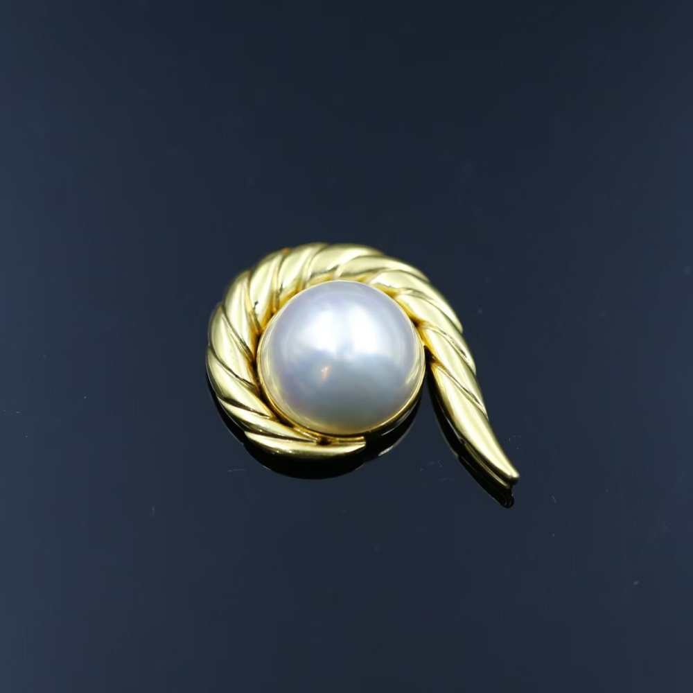 20mm strong mirror finish, 18K thick gold inlaid Amami Oshima Sea Water Horse pearl pendant, elegant women's neck accessory