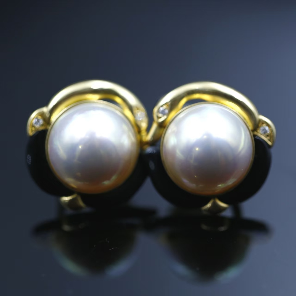 16mm18K gold ear clip with pink light Amami Oshima Sea water and pearl earrings, elegant women's earrings