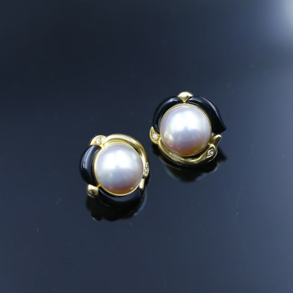 16mm18K gold ear clip with pink light Amami Oshima Sea water and pearl earrings, elegant women's earrings