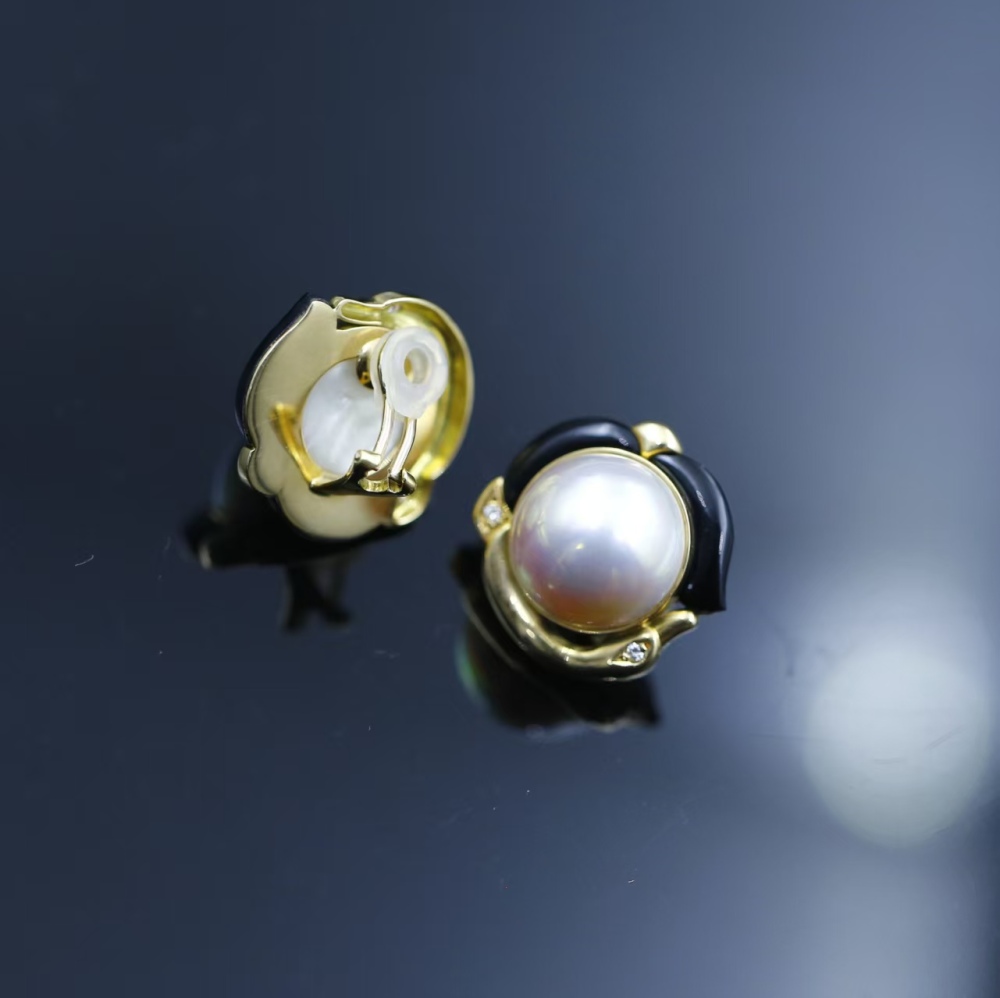 16mm18K gold ear clip with pink light Amami Oshima Sea water and pearl earrings, elegant women's earrings