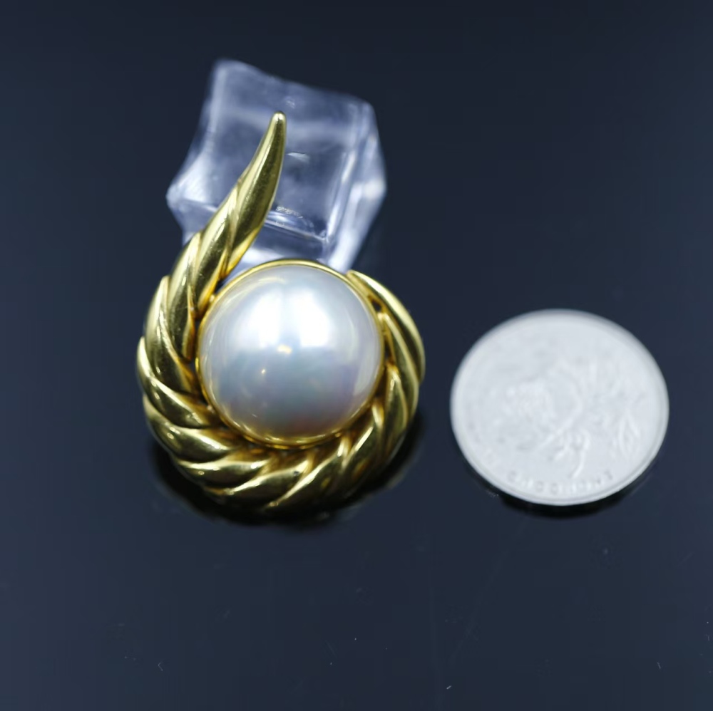 20mm strong mirror finish, 18K thick gold inlaid Amami Oshima Sea Water Horse pearl pendant, elegant women's neck accessory