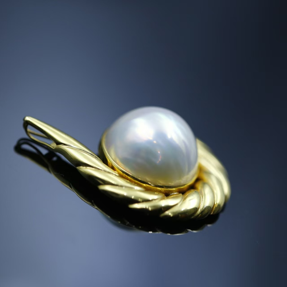 20mm strong mirror finish, 18K thick gold inlaid Amami Oshima Sea Water Horse pearl pendant, elegant women's neck accessory