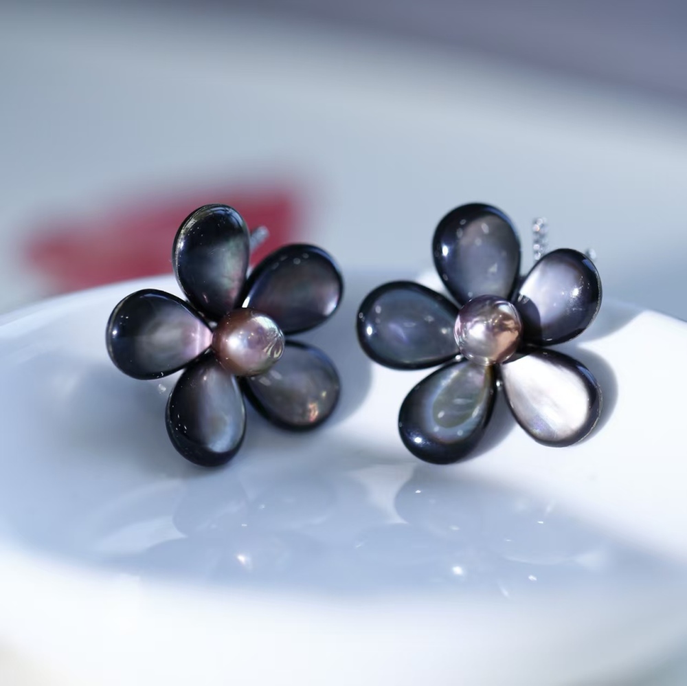 Elegant hand-woven black butterfly shell paired with freshwater metal shiny round pearl stud earrings, fashionable female ear accessory