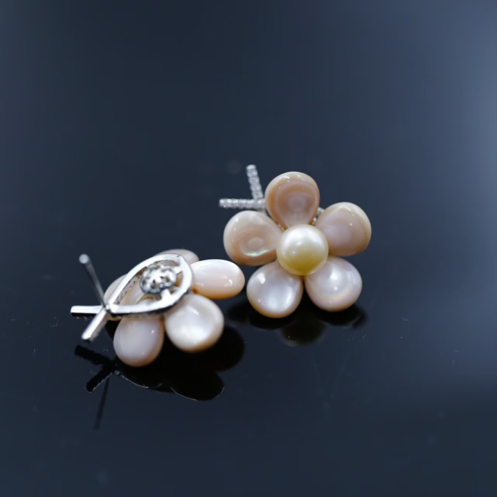Hand-woven design pink queen conch earrings with pink steamed bun beads and pearl stud earrings for women's fashion