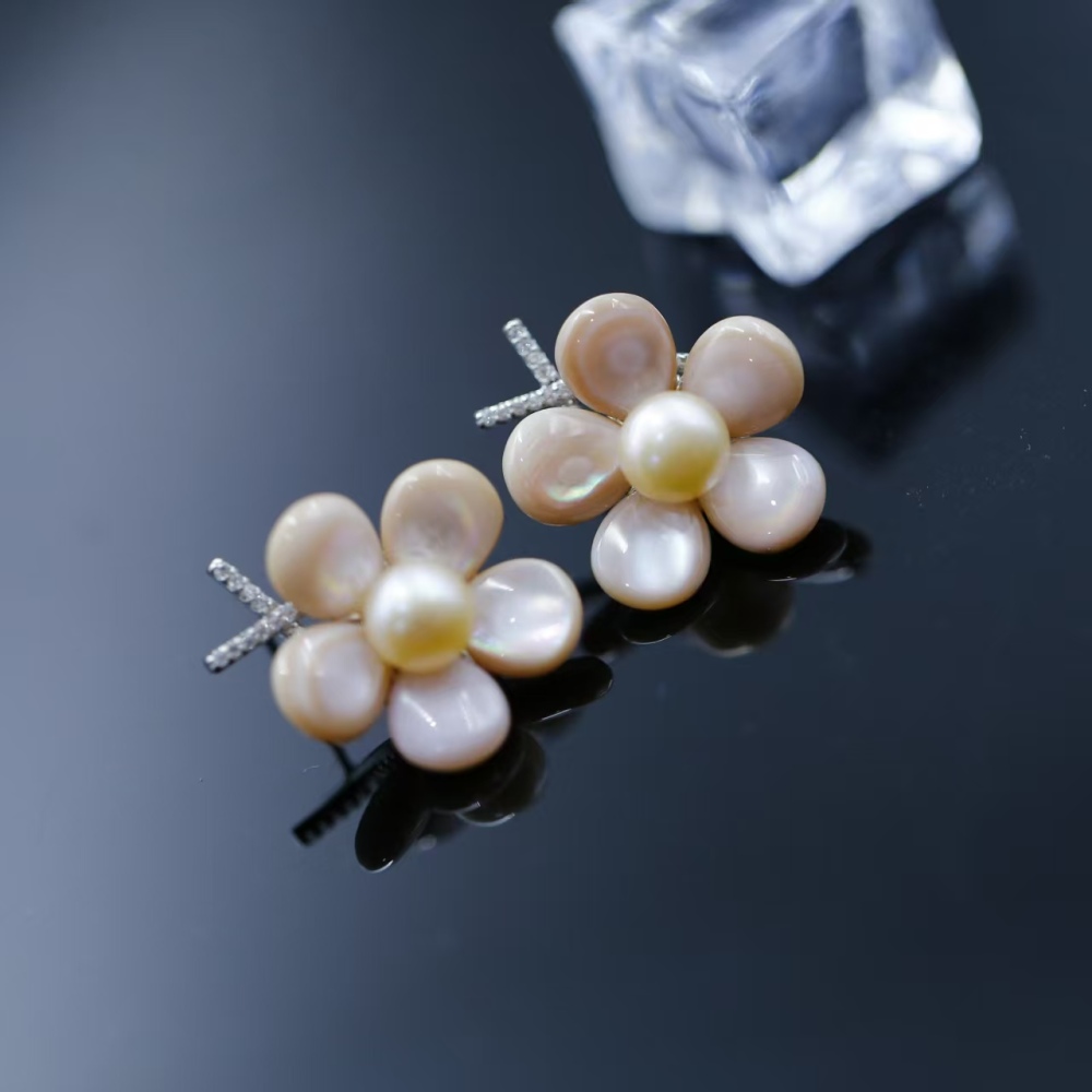 Hand-woven design pink queen conch earrings with pink steamed bun beads and pearl stud earrings for women's fashion