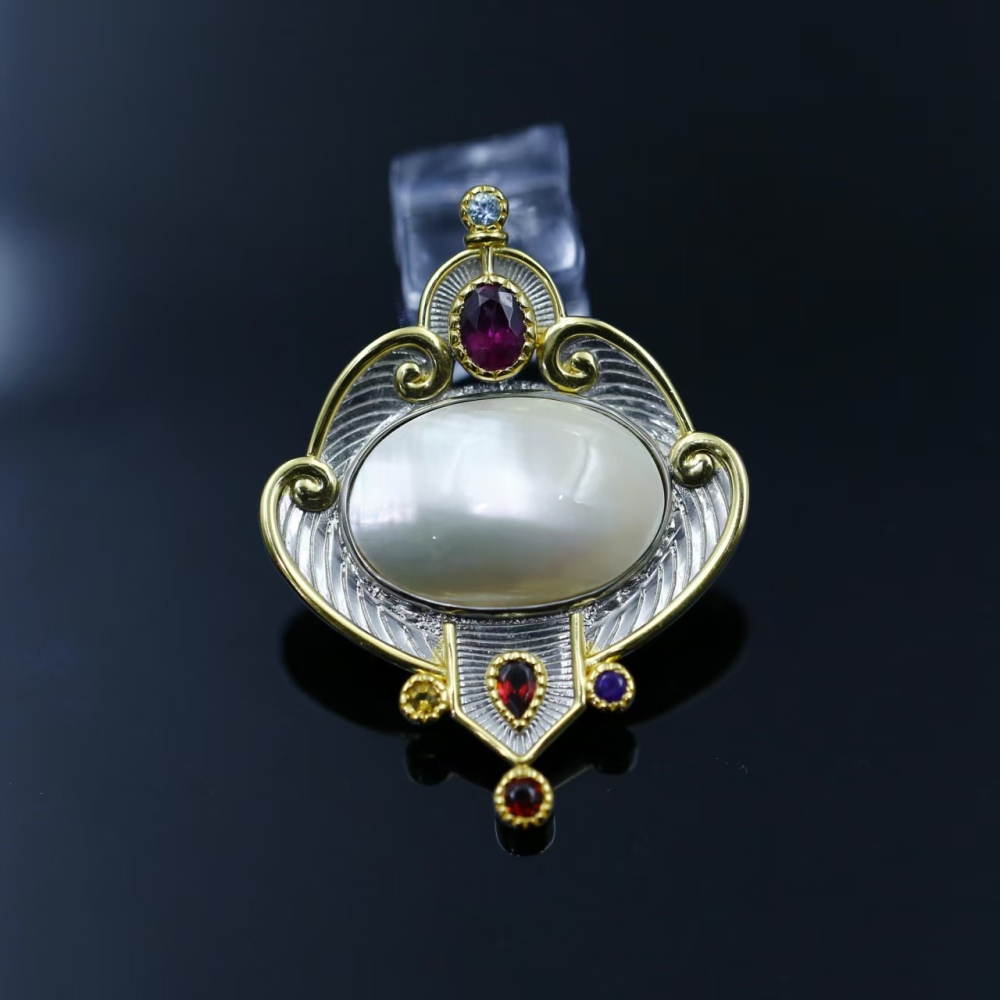 Sea water egg surface warm glow Hong Kong-style luxurious auspicious cloud pendant with silver inlaid mabe pearl, heavy industry women's neck accessory pendant