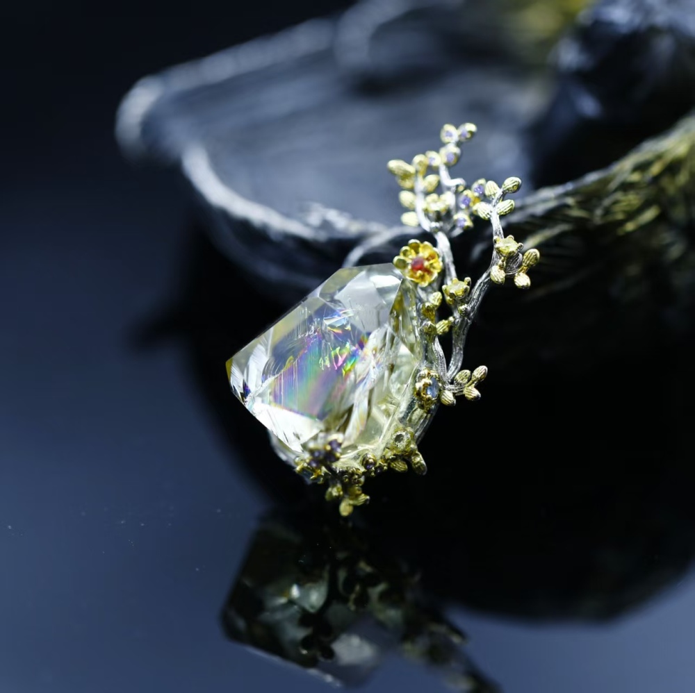 Cross-sectional conformal rainbow Athestelle silver set with yellow citrine crystal brooch pendant