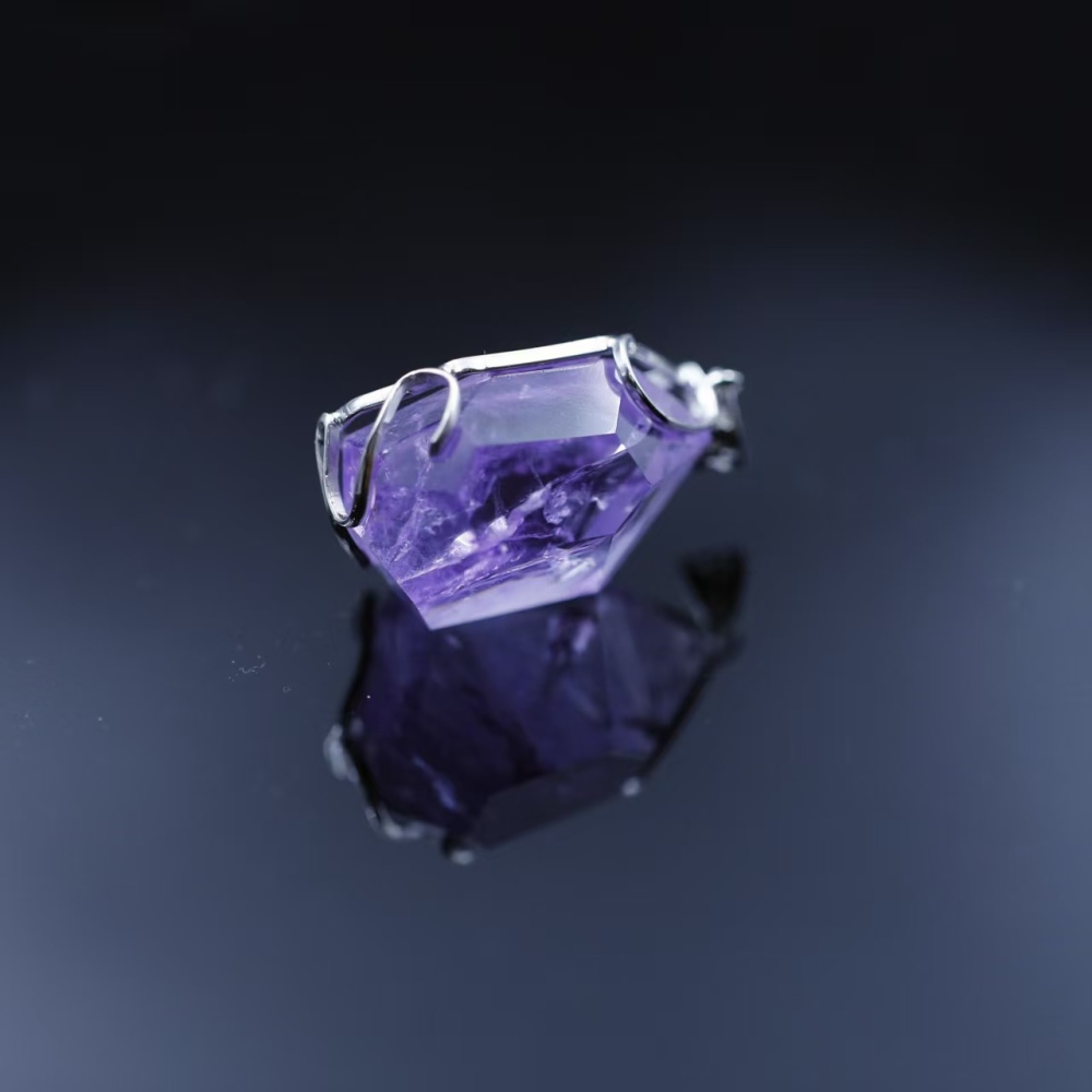 Fashionable cross-section conformal rainbow Asestelle silver set amethyst pendant, elegant fairy neck accessory