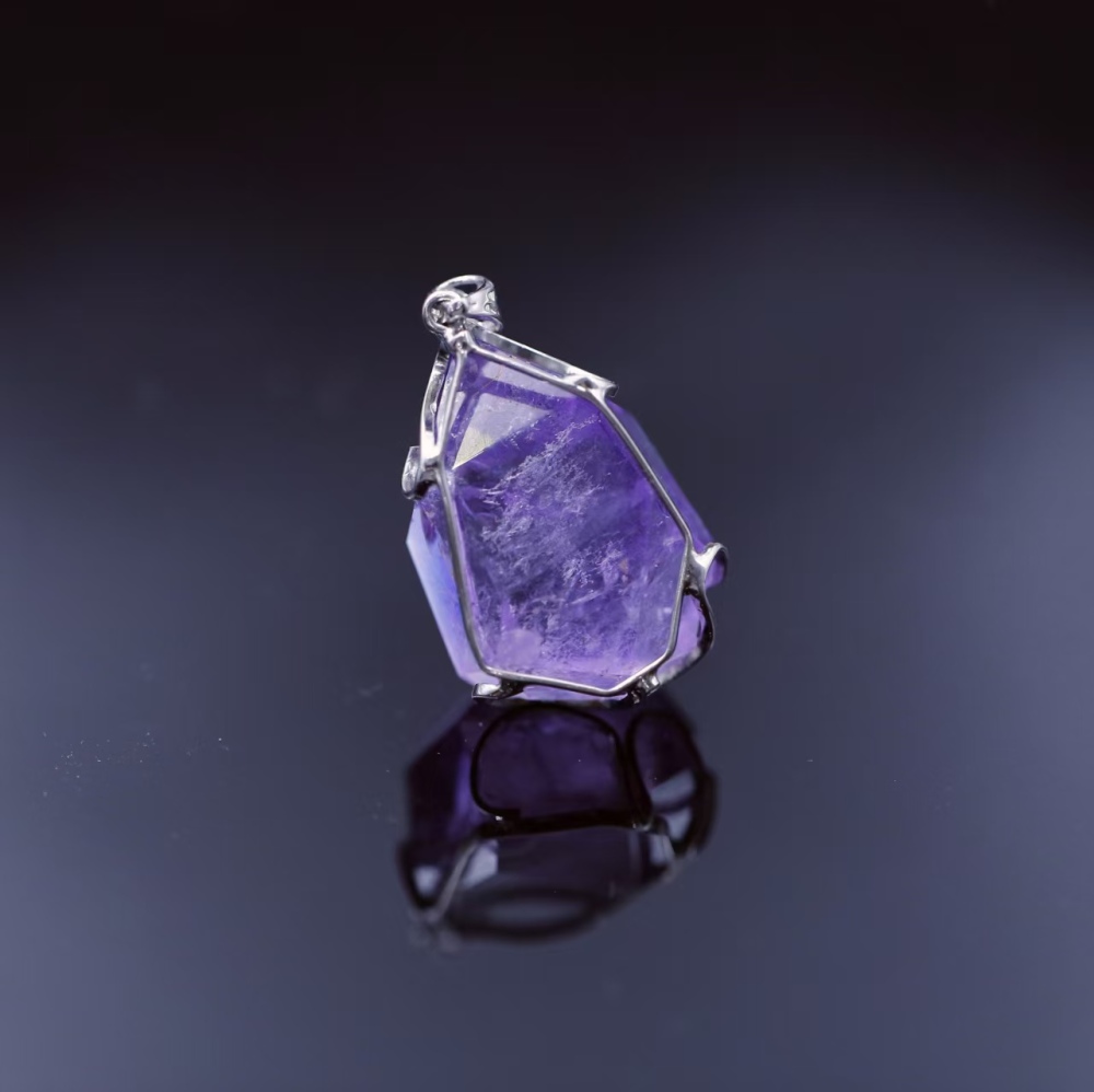 Fashionable cross-section conformal rainbow Asestelle silver set amethyst pendant, elegant fairy neck accessory