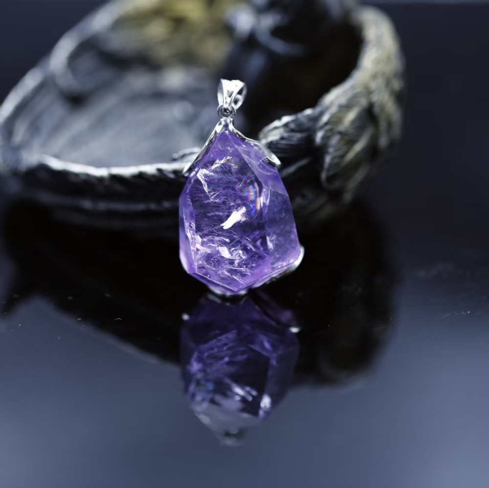 Fashionable cross-section conformal rainbow Asestelle silver set amethyst pendant, elegant fairy neck accessory