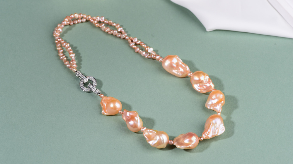 Freshwater champagne gold Baroque paired with nuclear-free pearl necklace