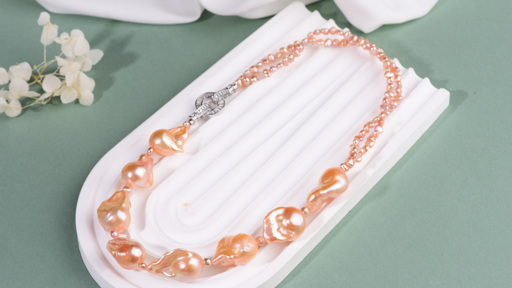 Freshwater champagne gold Baroque paired with nuclear-free pearl necklace