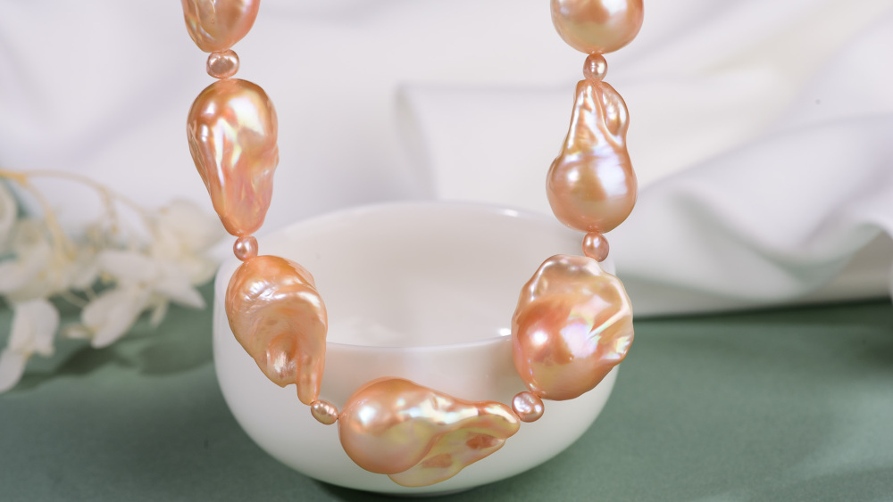 Freshwater champagne gold Baroque paired with nuclear-free pearl necklace