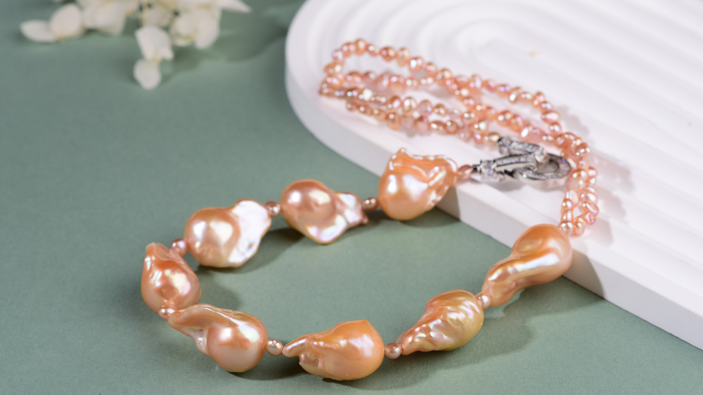 Freshwater champagne gold Baroque paired with nuclear-free pearl necklace