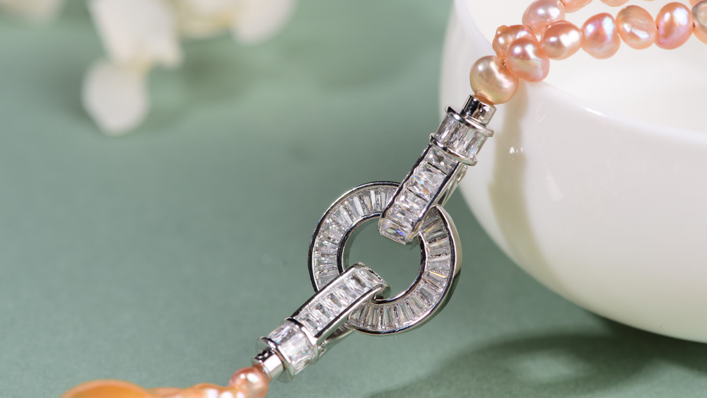 Freshwater champagne gold Baroque paired with nuclear-free pearl necklace