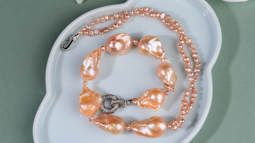 Freshwater champagne gold Baroque paired with nuclear-free pearl necklace