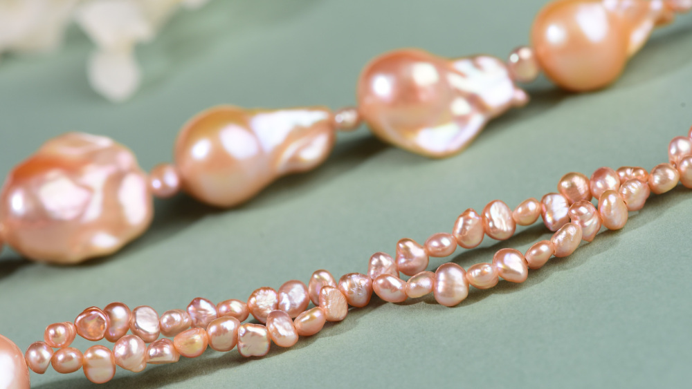 Freshwater champagne gold Baroque paired with nuclear-free pearl necklace