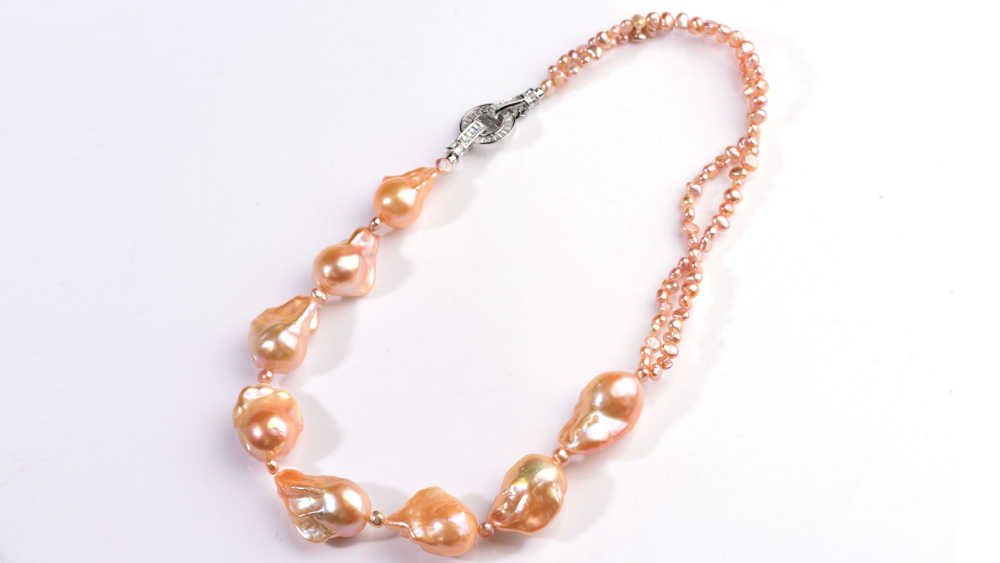 Freshwater champagne gold Baroque paired with nuclear-free pearl necklace