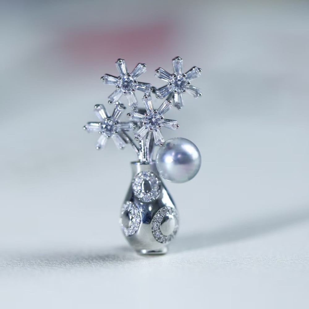 7mm sea water non-irradiated Akoya pearl brooch