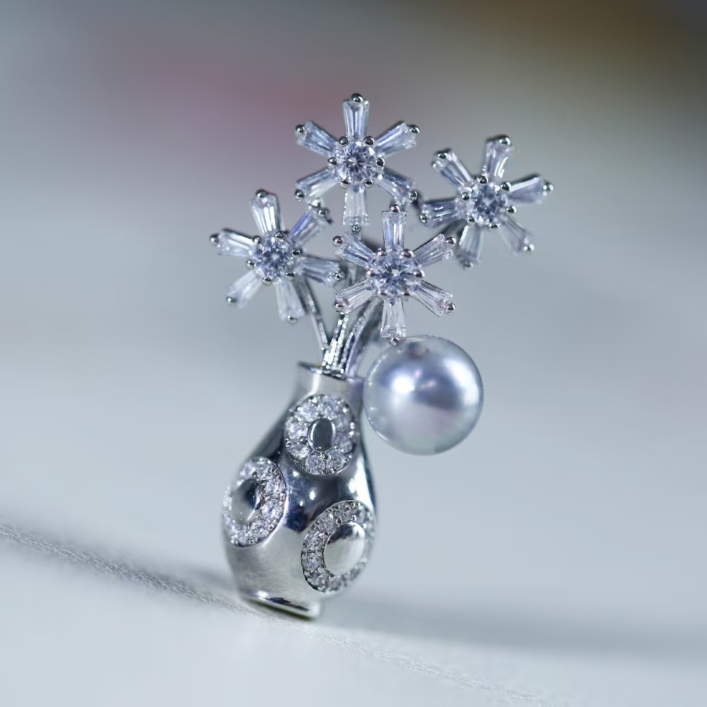7mm sea water non-irradiated Akoya pearl brooch