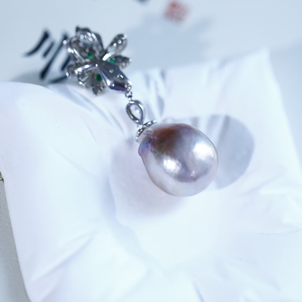 Large-sized freshwater light purple teardrop-shaped Baroque pearl silver inlaid pendant