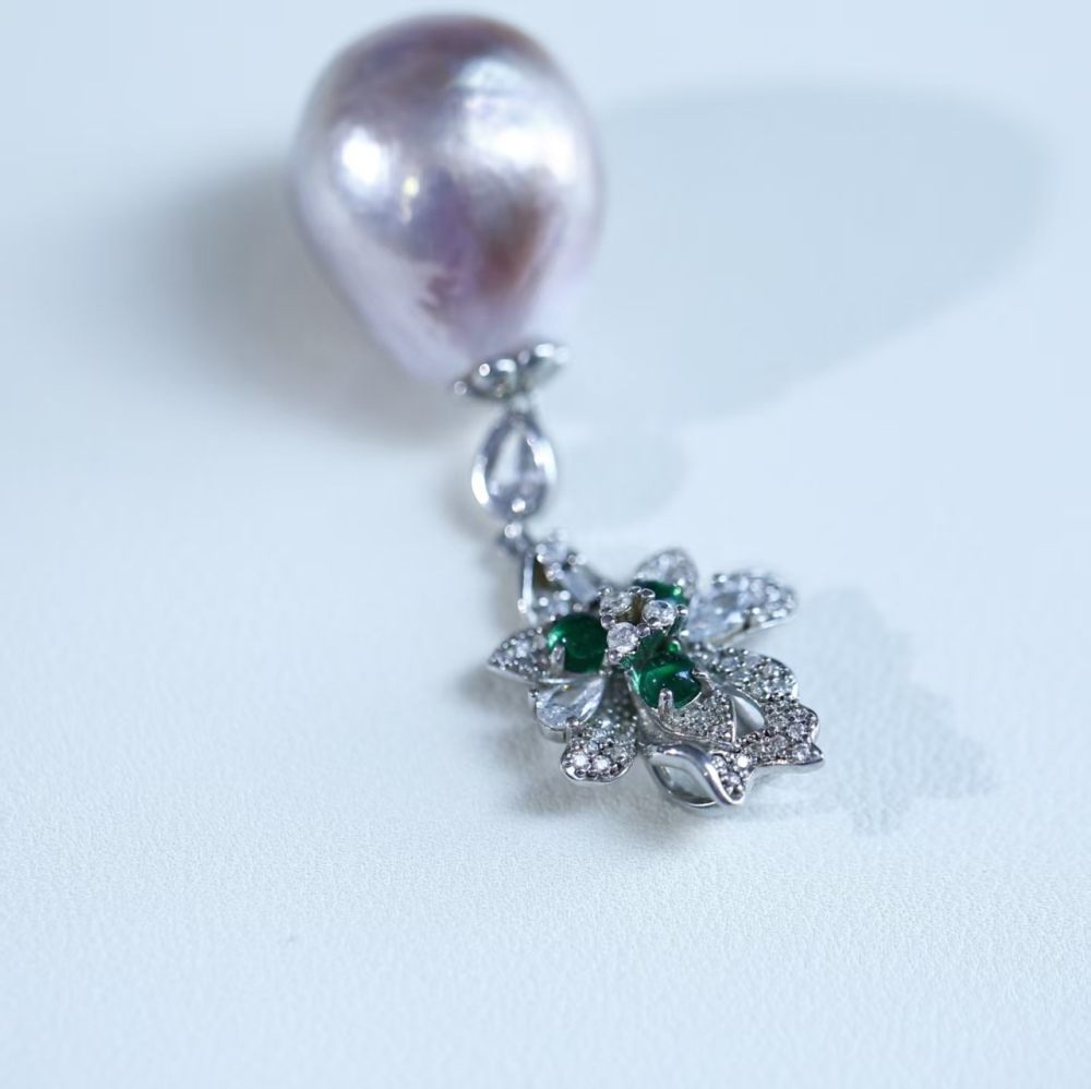 Large-sized freshwater light purple teardrop-shaped Baroque pearl silver inlaid pendant