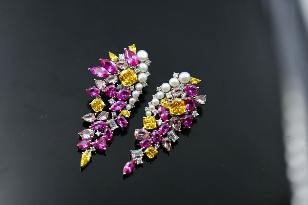 Luxurious freshwater nuclear-free white pearl necklace and earrings set